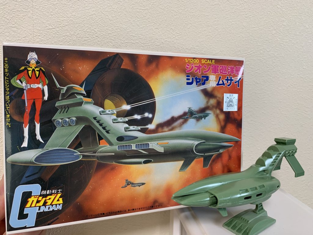 着手したのは2020年8月。接着とやすりがけ……。