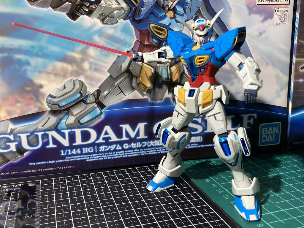 ビームサーベルでポーズ。Gセルフは機体もパイロットのベルリも強すぎる事もあって、ライフル使わずにサーベルで何とかする場面が多かった気がします。細身のエフェクトパーツが付いてくるところはかなり好感度高いです！（ターンエーにも使い回せるところも◎）