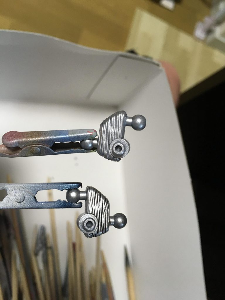 こっちはまじめに下が墨入れ後です。う〜ん。地味な作業が・・。今回は、ガンダム… 俺を… 夢中にさせてみろ…!!  のはずが作ってる俺がこんなに夢中になっちまった!お後がよろしいようで〜。ではまた〜。