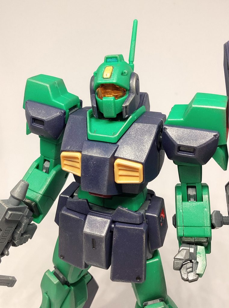 額の黄色とバイザー内部にシルバーを塗装。黄色は別パーツにして欲しかった😭