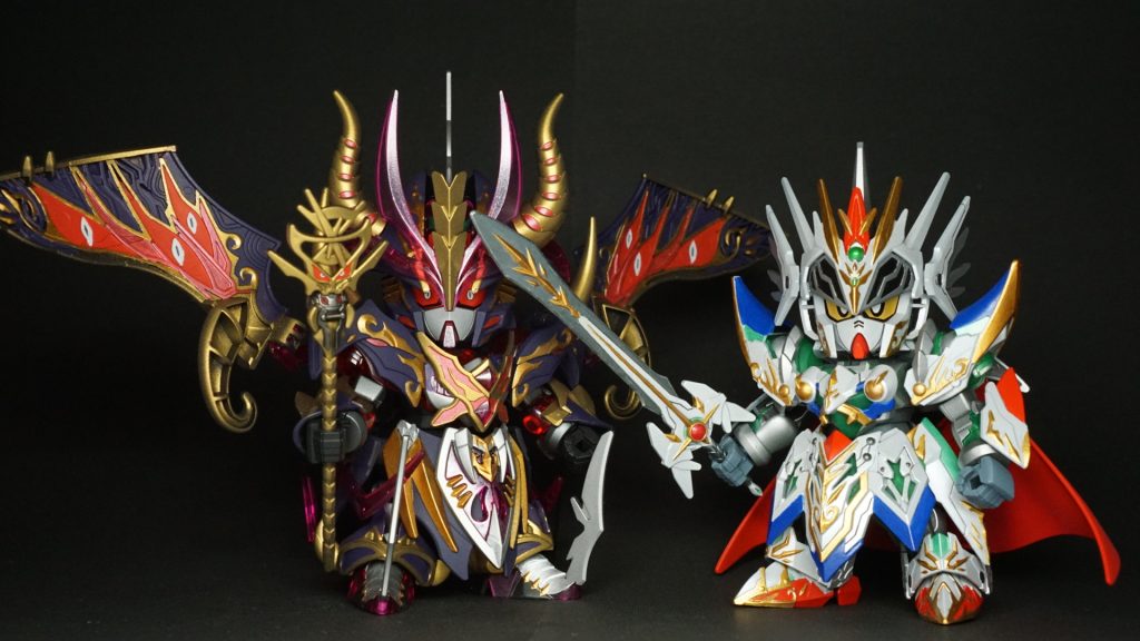 ライバルのウォーロックイージスと。いかにも正義なカラーリングといかにも悪なカラーリング。