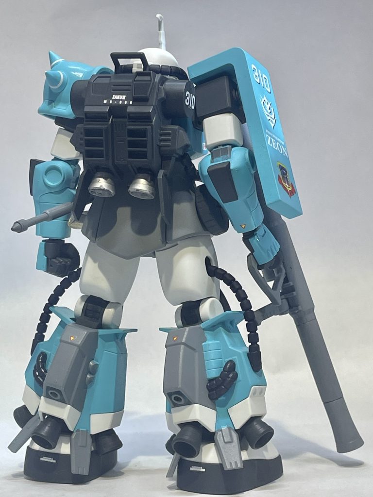 プレバン限定キットを持っていないので公式画像を参考に調色。コーラルブルーにホワイトを少々足して薄目にしてみました。