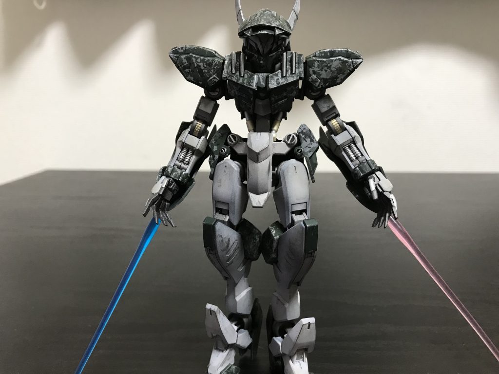 しかし、鉄血にあるまじきビーム兵器も装備させてみました