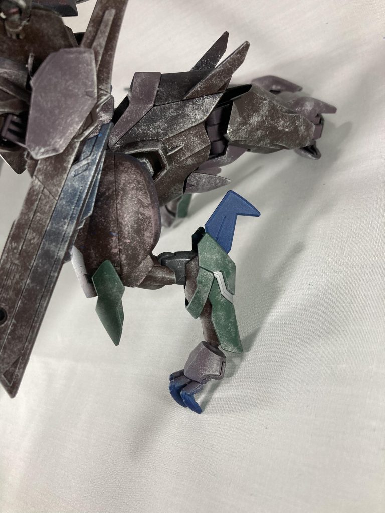 なかなかドラゴンっぽくなった脚