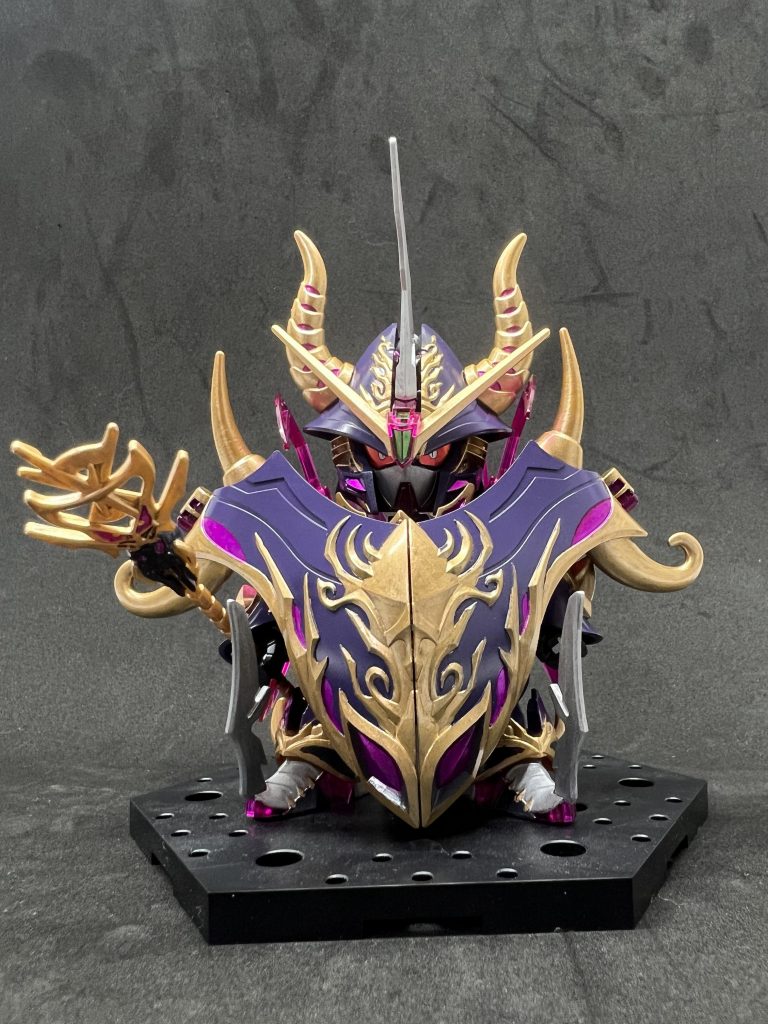 正面(クローズ状態)いかにも悪役の見た目で最高です。