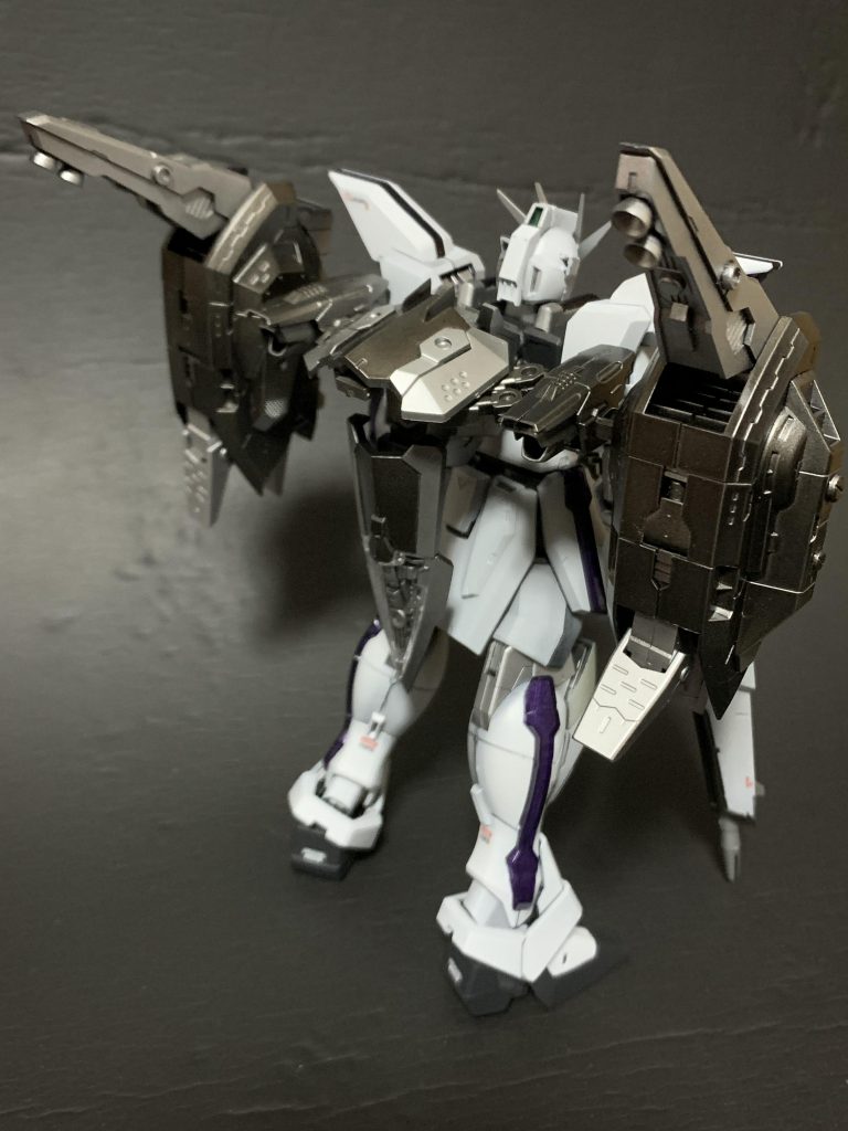 背部ブースターポッドは機体の機動性は上がるものの、元々GX自体が高性能であることとパイロットの負荷が高すぎることから採用はされず、本決戦時にはサテライトキャノンを装備することとなった。戦後、このブースターポッドに近接用武装を追加し、アシュタロンのアトミックシザーズへと継承される。