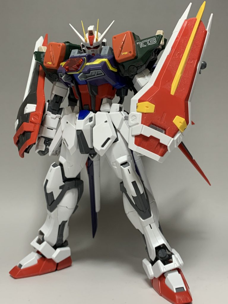 初期案当初はストライク成分をかなり強く残してました！この頃からシールド2枚持ちの構想はありました笑