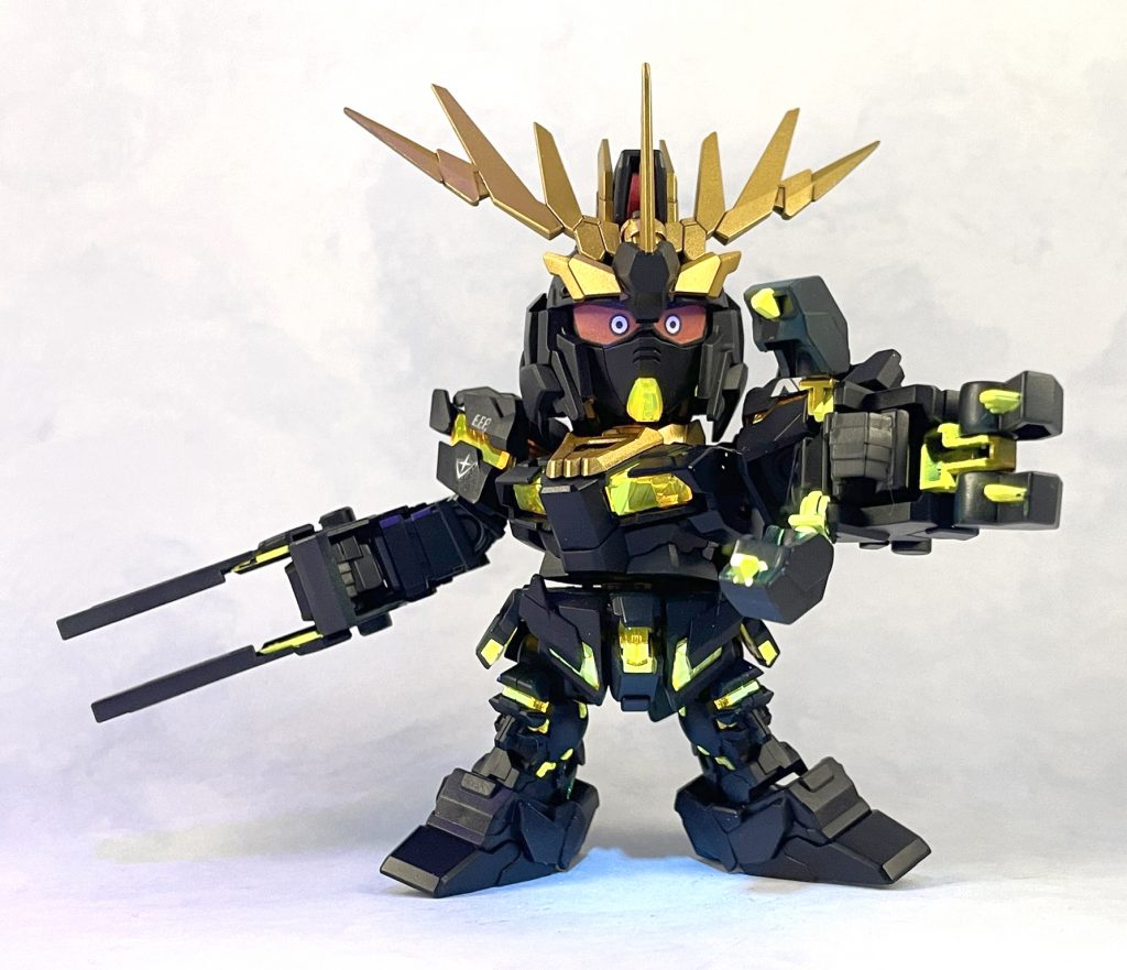 アームドの展開にブラックライトが映えますね