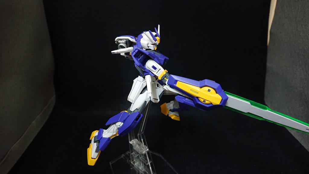 機体カラーのホワイトは成型色をそのままつや消しして使いました