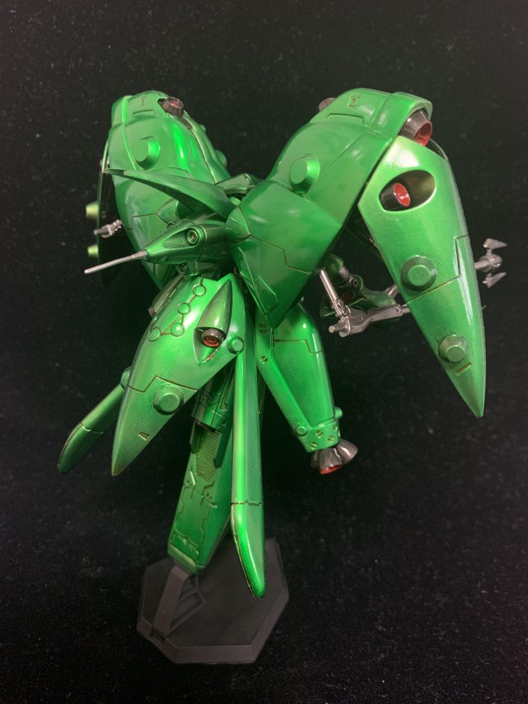 バーニア内部はシタデルカラーの赤で手塗り、スミ入れはリアルタッチマーカーの茶色を使いました。