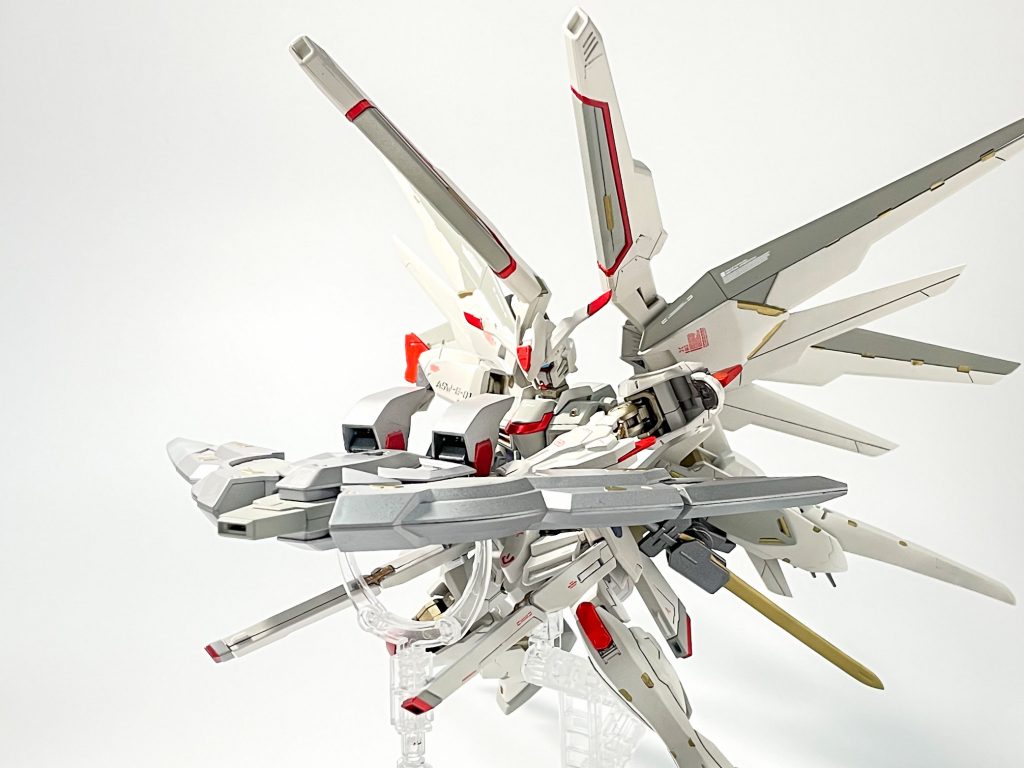 必殺技 ハイマット・フルバーストギャラルホルン・ブレイカーのボウガンモード、プラズマ収束ビーム砲、レール砲の合計5門で一斉掃射する必殺技。