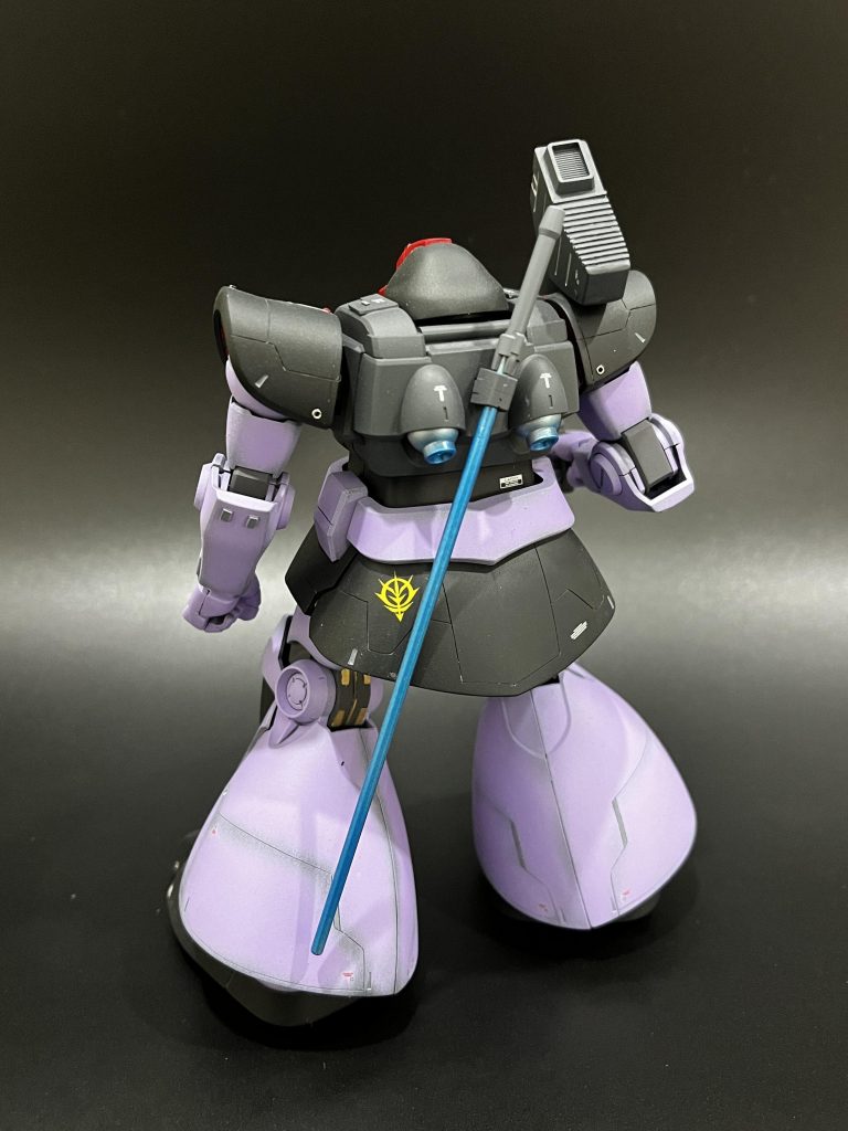 ジャイアントバズ後ろの部分、滑り止めのようなデザインに足も曲線マスキングテープを初めて使ってスジボリを追加しております。