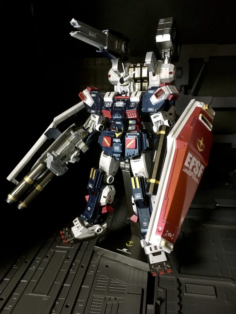 せっかく手に入ったフルアーマガンダム なんで、クドイくらいにしてみました。アーマーはフルアーマっぽくマイナスモールドを全てリペット化しました。