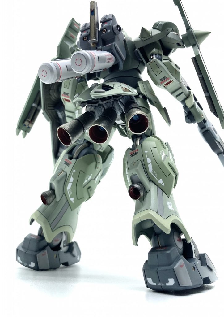 バックパックは宇宙仕様とイメージしてプロペラントタンクと袴部分にバーニア追加しました。かなり仰々しくなりましたが機動力ある見た目にはなったかなぁと自画自賛です😅💦