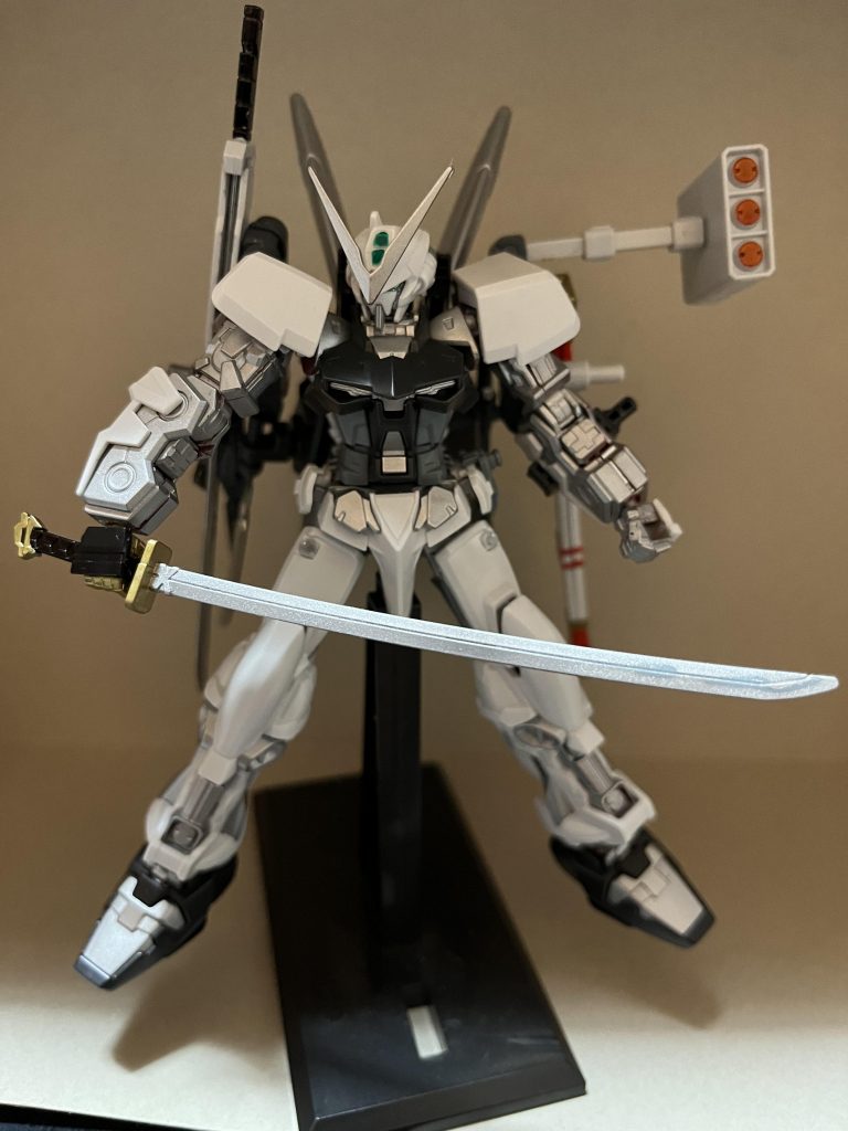 ガーベラストレートゴールドフレームのマニュピレータなのは紛し…ではなく破壊された部分を相手のパーツで修理したからです(苦