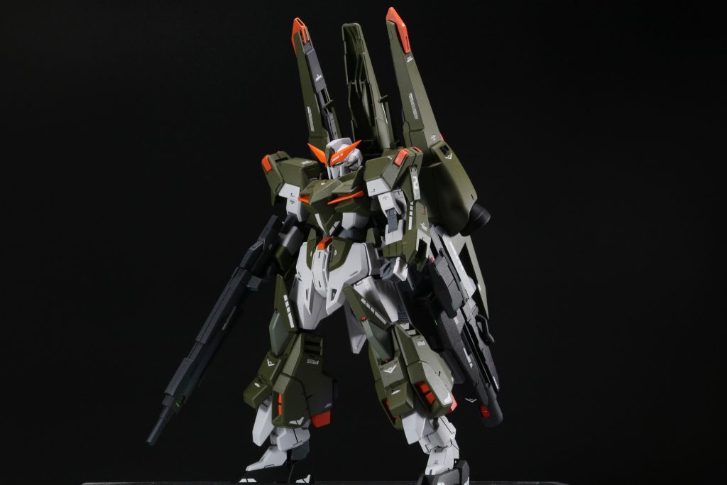 黒背景で撮影したものです。白背景とは違ってより重量級って雰囲気がします。