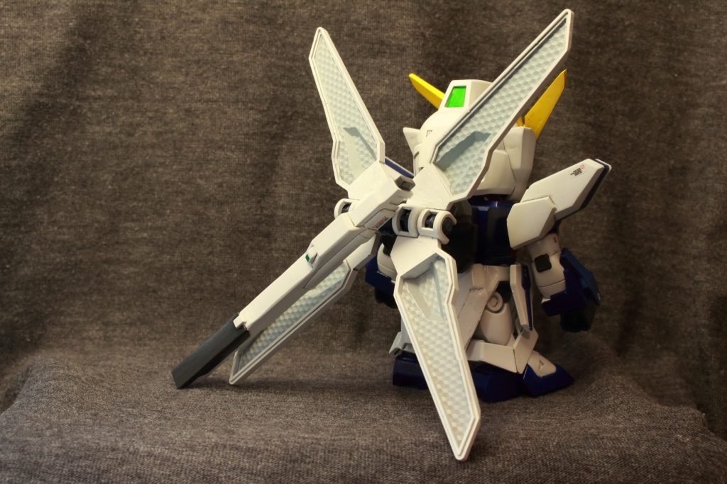 リフレクターはシルバーを下地に、水色を吹きました。