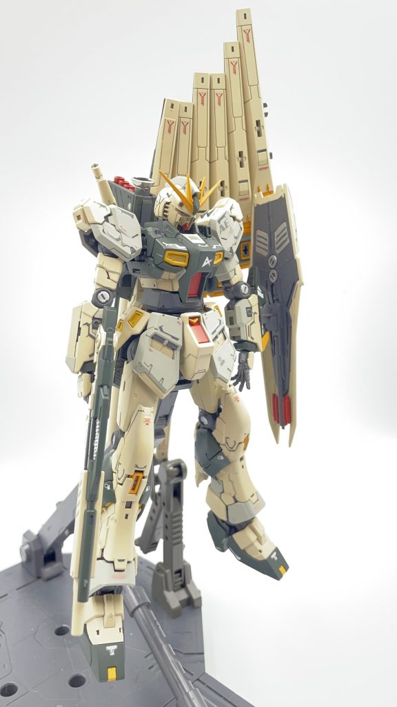 デカールをゲリラ隊みたいなイメージで独特なやつを貼ってます