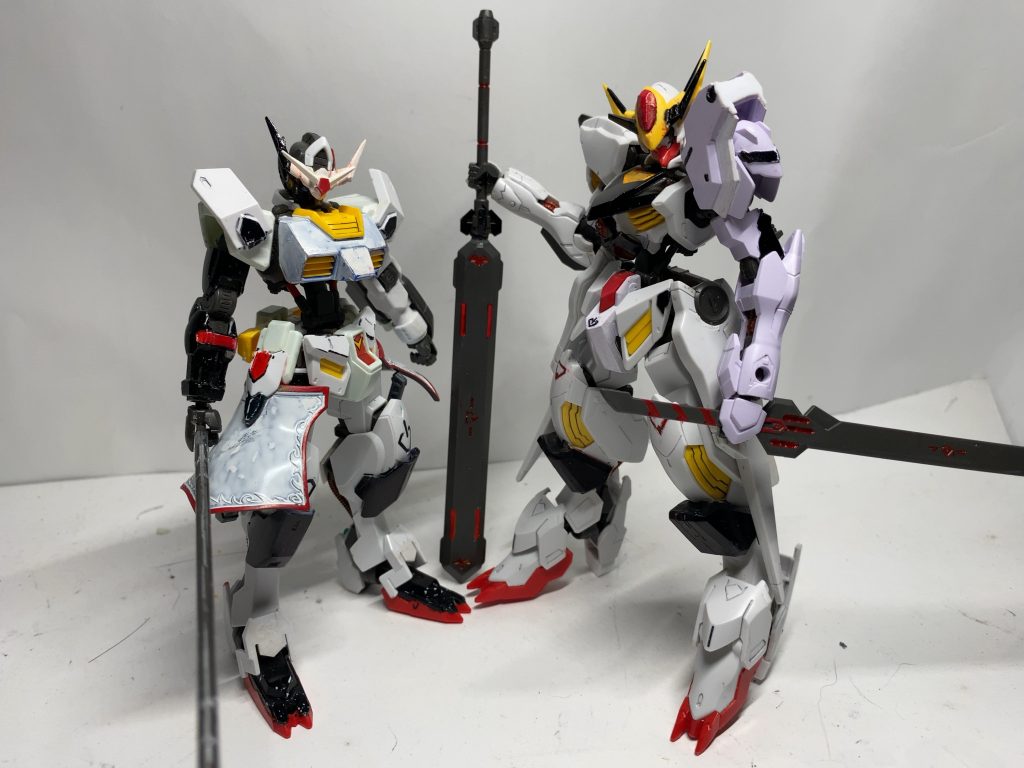 旧型と比較脛の黒いところは何としてもつけたいと思ってパテで型を取り塗装してアロンアルファでくっつけましたあとなかなか78要素がないっすね、お金が無いのが悔やまれる