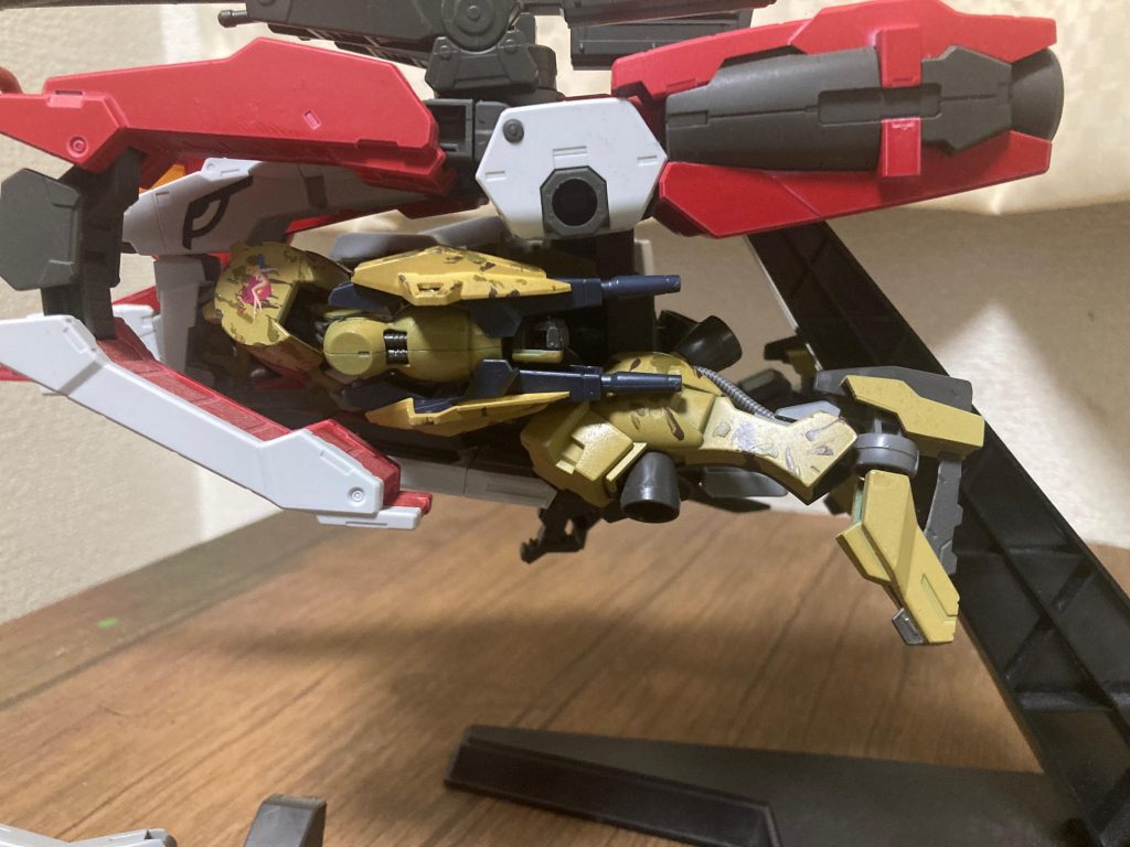 無理してますが、バックパックを外せばヴィダールメリーを搭載できます。