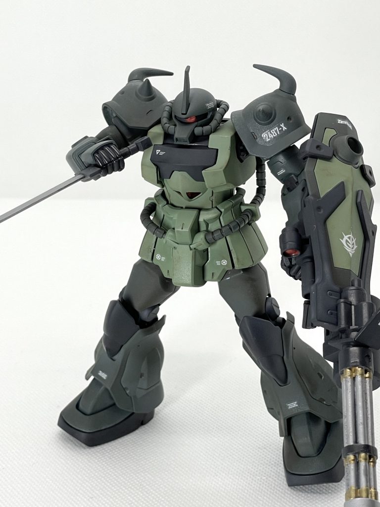 剣があると逆手に持たせたくなります。アバン◯トラッシュ的な。