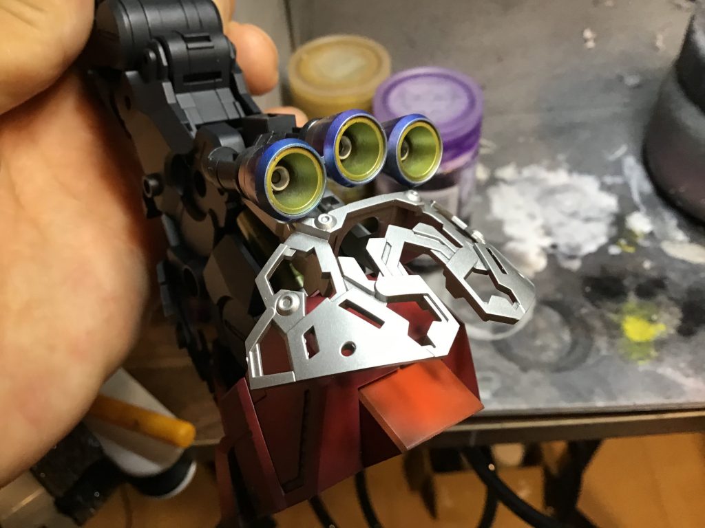 各バーニアはチタン焼け風に仕上げました！クリアパープルとクリアブルーの2色しかなくなんとか焼けの雰囲気出たかなと！！クリアオレンジやレッドがあればさらに良き感じにできたかもですね！！