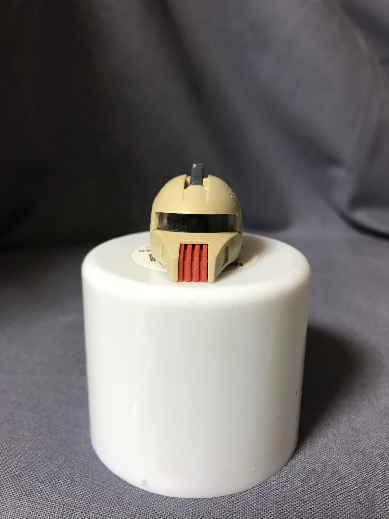 頭の上半分を1mm、フレームごとぶった切ってます。この段階ではまだ付けてませんが、モノアイはHアイズ2mmに交換です