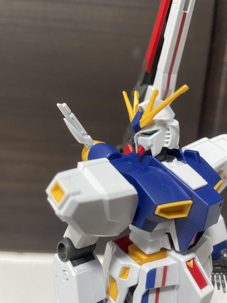 一応ビームサーベルと握り手がついてるけど、ビーム刃とシールドとライフルは付属してないです(´°̥̥̥̥̥̥̥̥ω°̥̥̥̥̥̥̥̥｀)