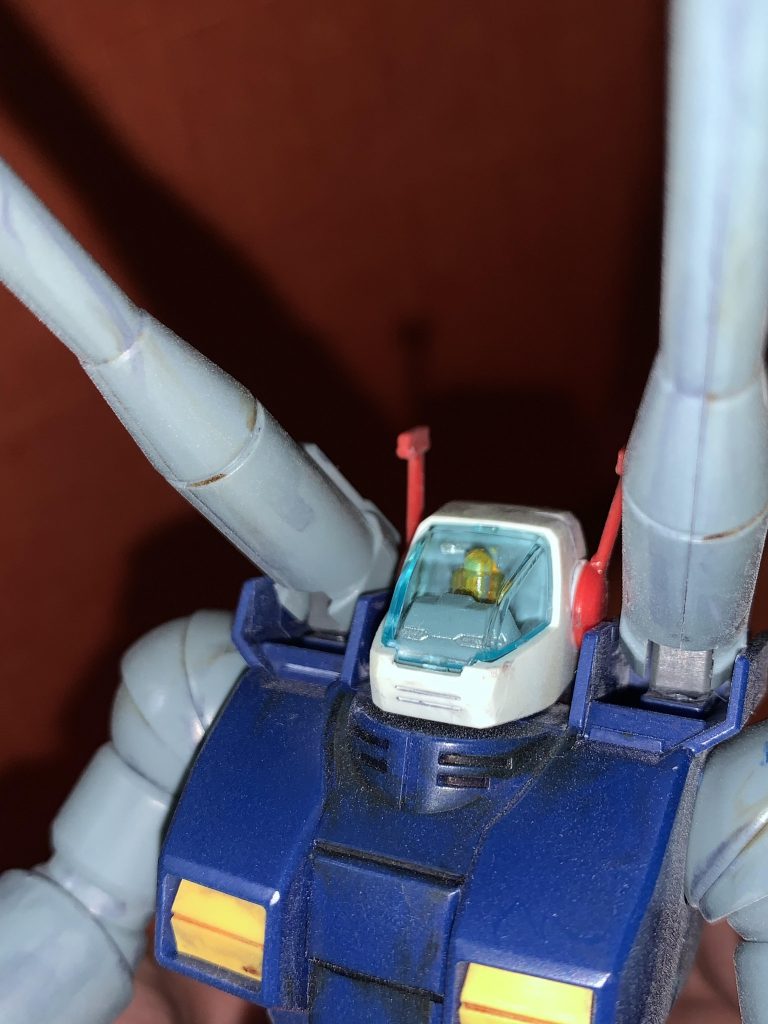 1/144のHGですが、驚くことに操縦席内も再現されてます。パイロットは黄色マーカーで塗り塗り。またつや消し吹きすぎかなぁ(´ω`)でもでも!以前の失敗から学んで、クリアパーツは外してからつや消し吹いたのよ!ホメテ