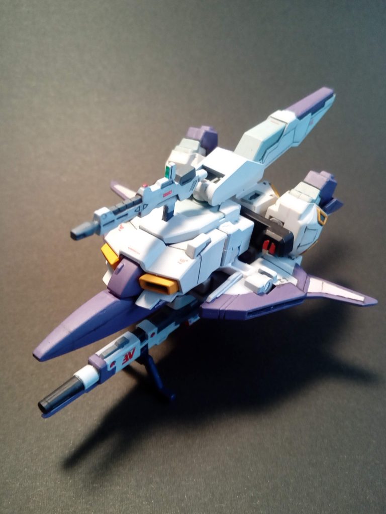 500円なのに、頭部だけ取るだけで、ちゃんと変形できちゃいます!白×紫×黄色 いいですね~