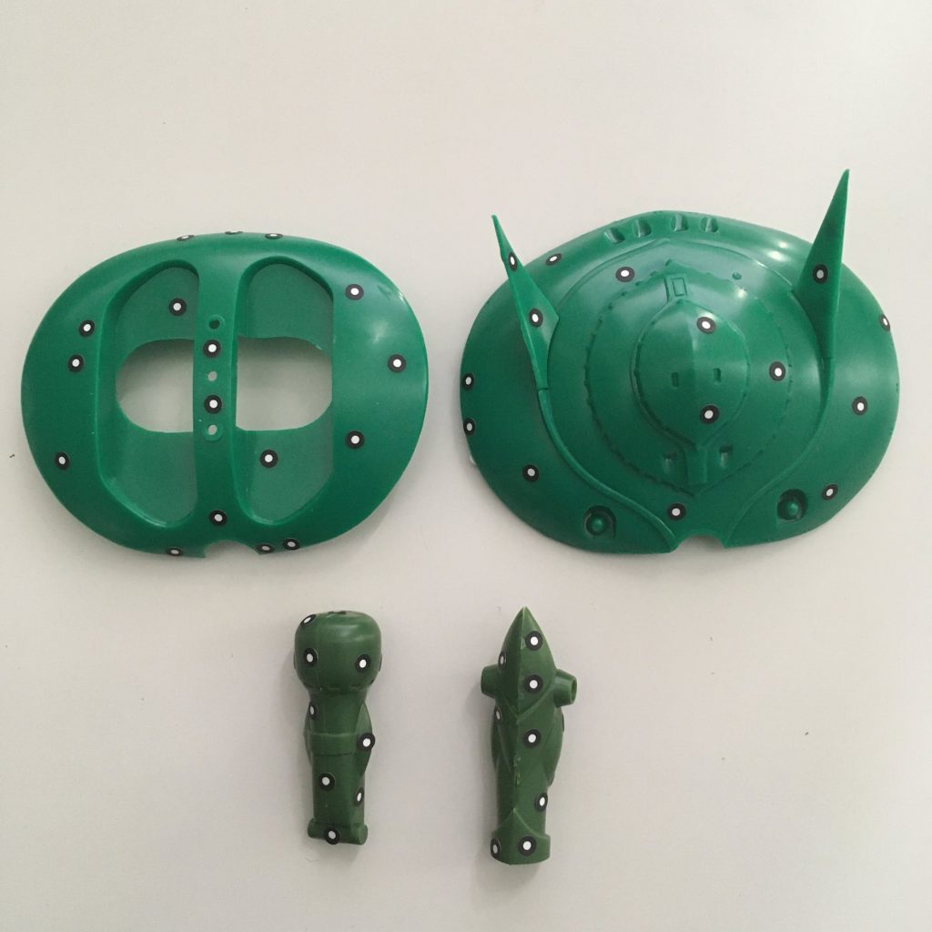 3Dスキャン時の位置合わせのためのシールを貼ります。zozoスーツと同じ要領です。