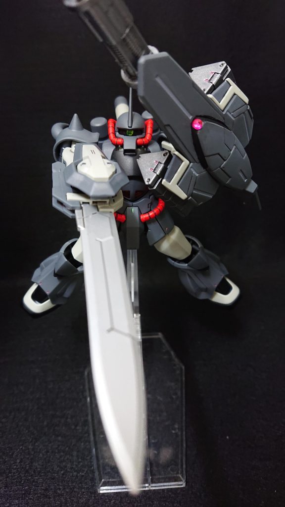 オリジナル武器とバランスをとるため右手には近距離戦用の武器を持たせました左のオリ武器でけん制し、距離を詰めて右のGNソード改で倒すそんなコンセプトになっていますでは、最後までご覧いただきありがとうございました