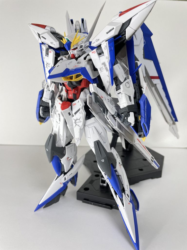 エクリプスガンダムイグニスエクリプスの「蝕」の意味にラテン語で炎を意味するイグニス。「無かったことにする炎」という意味合いになりましたが、単純に名前を考えてカッコよく語呂がしっくりきたのでこの名前にしました。笑