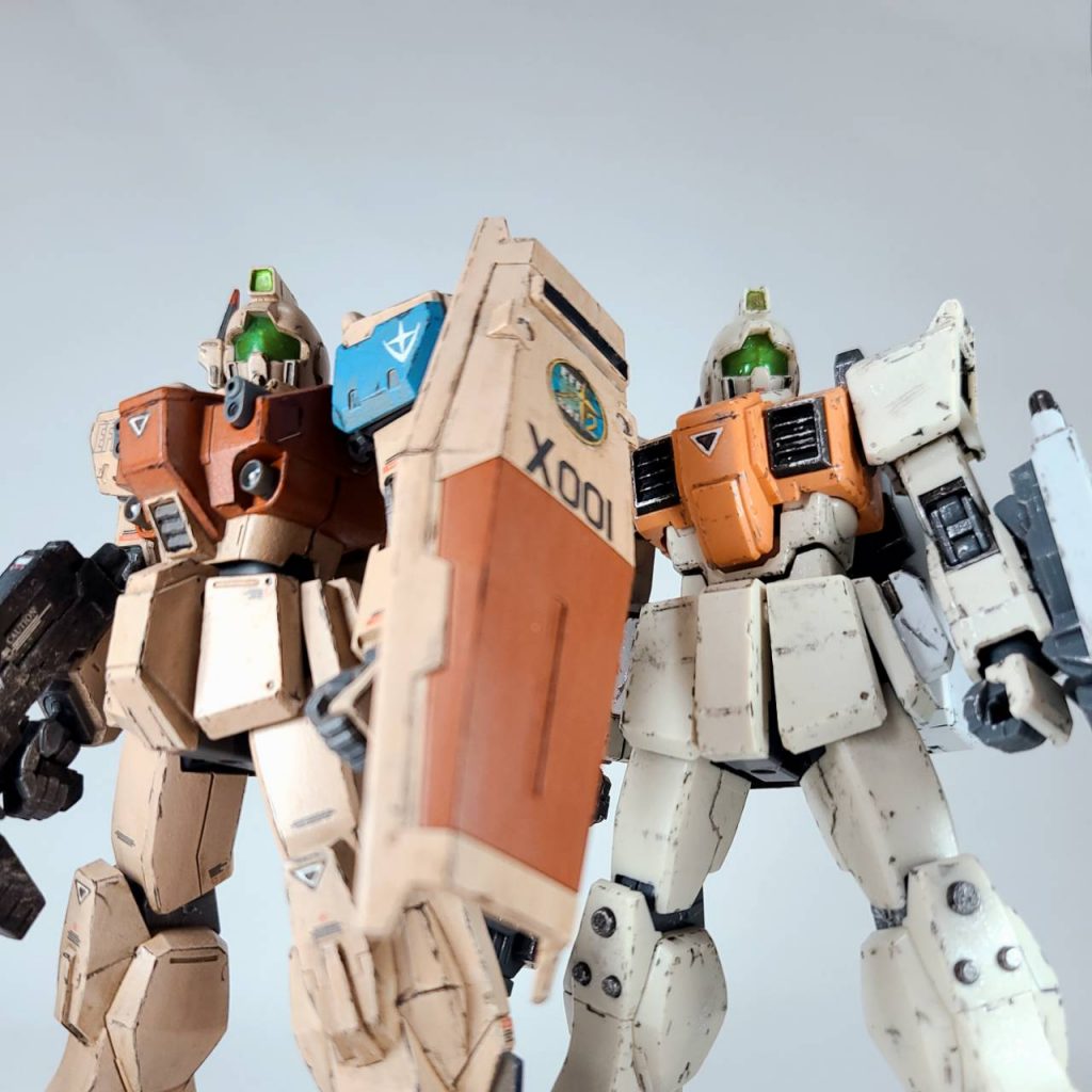 依然作った成形色陸戦型ジムと一緒に。だいぶ08小隊版陸戦型ジムに近い色ができて満足してます。
