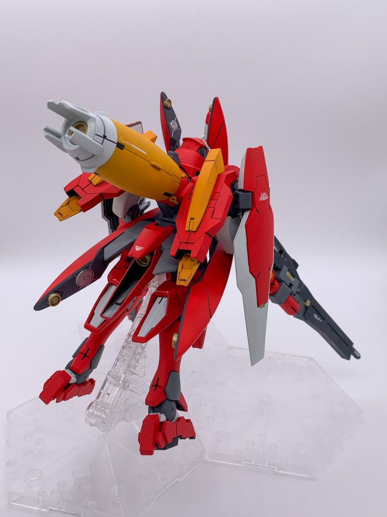 突撃形態背面。GNブースターはHGアウンリゼアーマーを改造、GNドライブにポン付け出来ます。