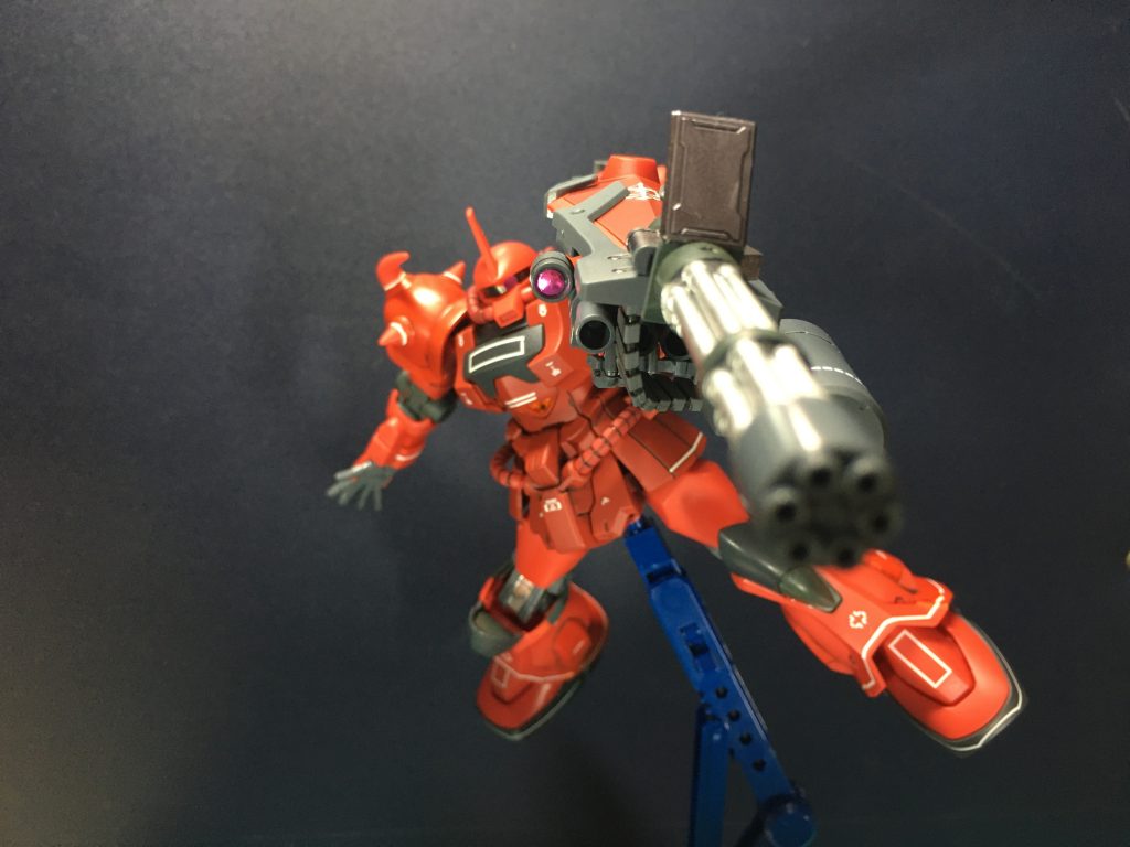 ガトリング・シールドの銃口はピンバイスで開口してディテールアップしています。