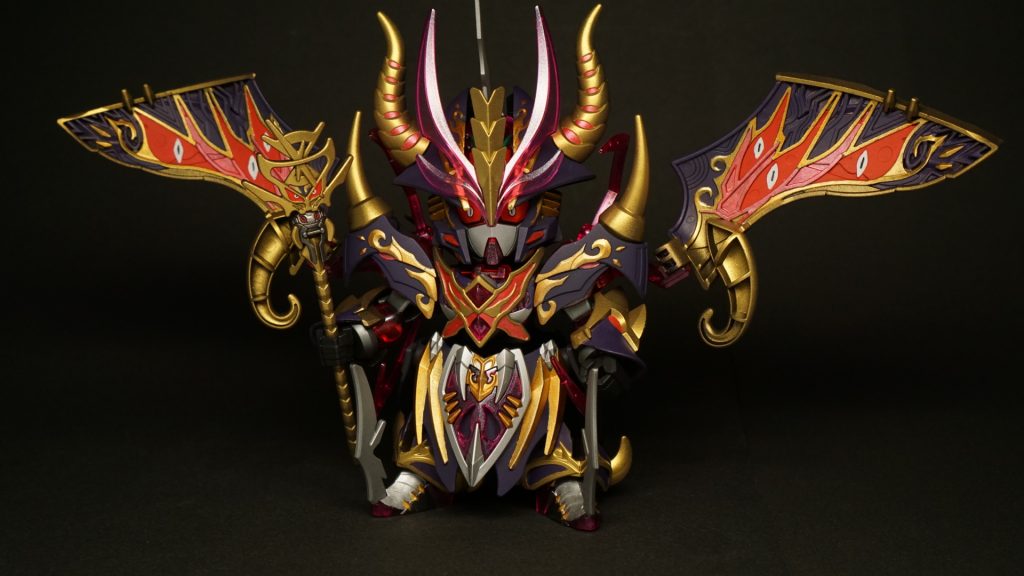 マント展開。どう見てもブラックドラゴンですね。シールは目のみ使用しています。