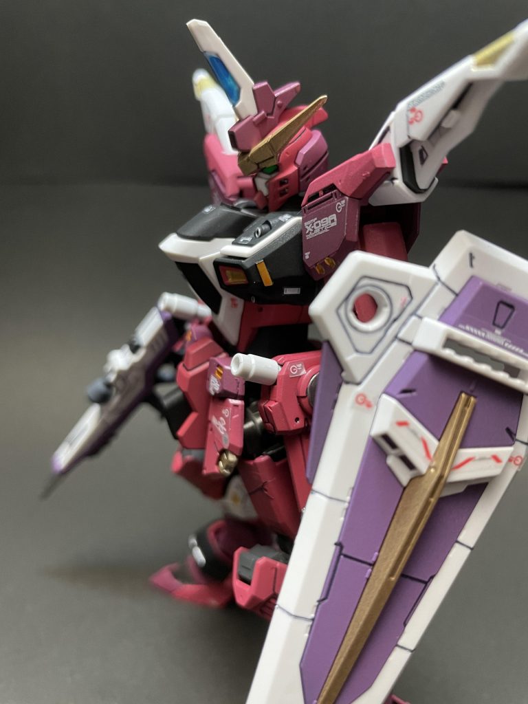 フレームは隠者、外装はRGジャスティスを主に使用しています