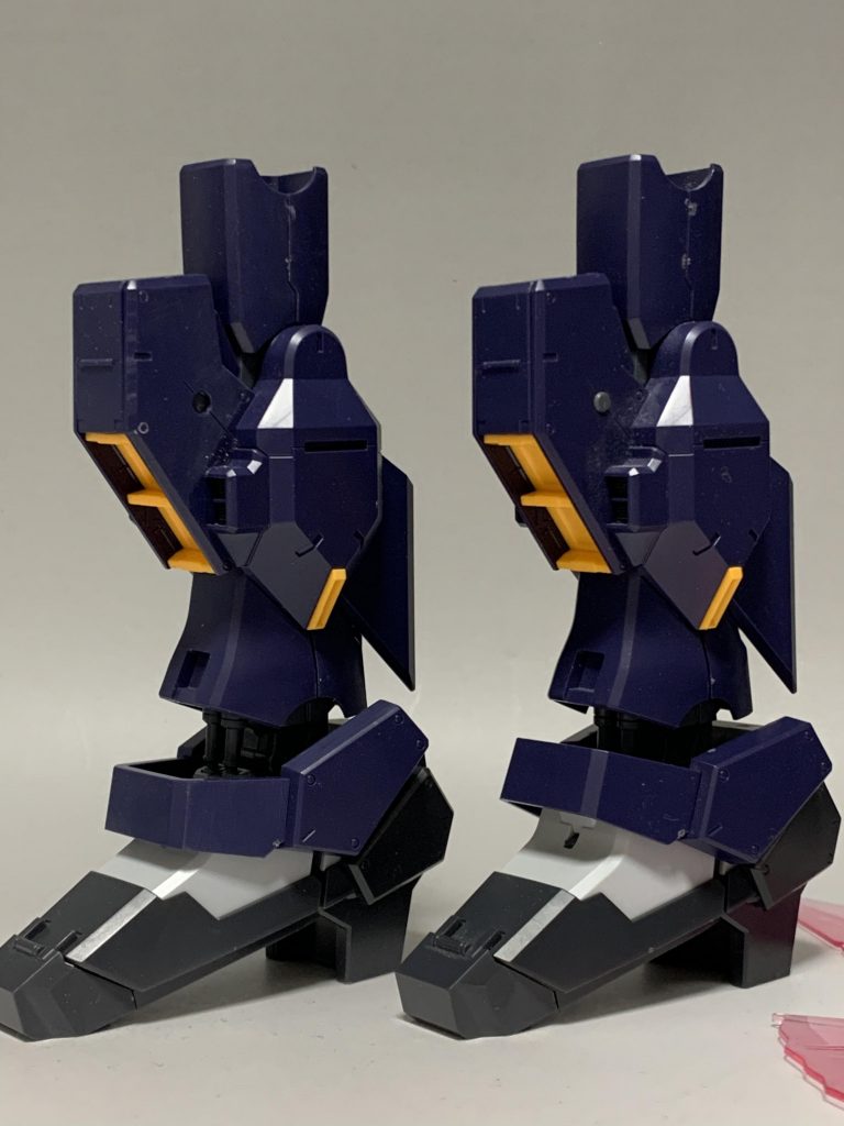 表面処理の様子(左:after 右:before)全身とにかくゲート跡とヒケだらけだったので、表面処理にはかなり時間がかかりました😅分かりにくいですが、すねの〇ディテールは、本来フレーム部分から凸ディテールがあったのですが、削り落としてメタルパーツを埋め込むことでディテールアップさせました😁