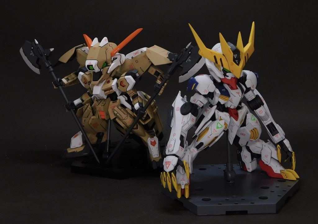 それぞれツーショットです。やっぱりバルバトス系とのツーショットはいいですね！ハルバード2本持ちも目立ってバルバトス系とは違った禍々しさでた気がします。以下製作内容になります。