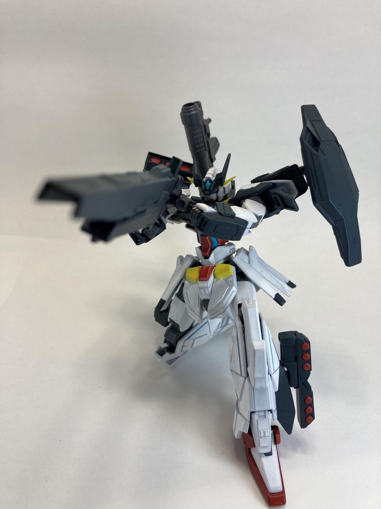 中遠距離戦闘用装備「ベガユニット」長期戦も兼ねて武装は多い。武装は専用長距離ライフル、ミサイル、ハイパーバズーカ、フレキシブルシールド。