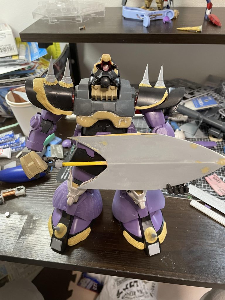 今回武器もプラ板で制作し、白兵戦に特化したドムにしました。