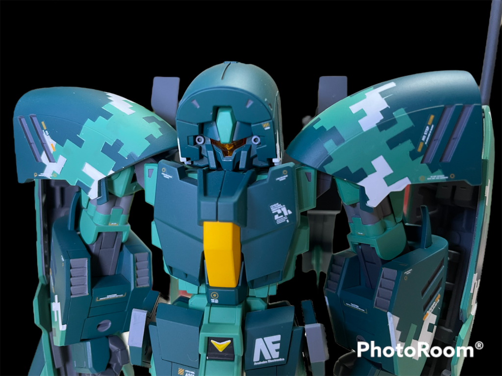 カラーレシピ濃い緑 (全てガイアカラー)暗緑色+純色グリーン+フラットホワイト少々+エメラルドグリーン少々薄い緑 (全てガイアカラー)エメラルドグリーン+純色グリーン+暗緑色少々+ホワイト少々グレー (Mr.COLOR)ジャーマングレー+ニュートラルグレーあとホワイトとキャラクターイエローです。