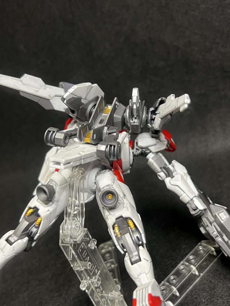 部分的に塗り分けを増やしてメカっぽさも上げてみた。塗り分けは複雑にあまりならないように最低限にしてうるさくならないように気をつけて、イメージを損なわない程度。