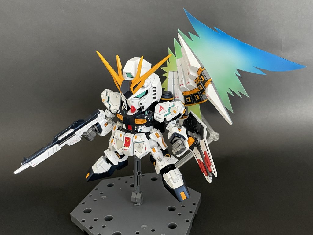 サイコフレーム発動時のフィールドをイメージしてエフェクトパーツを作りました。