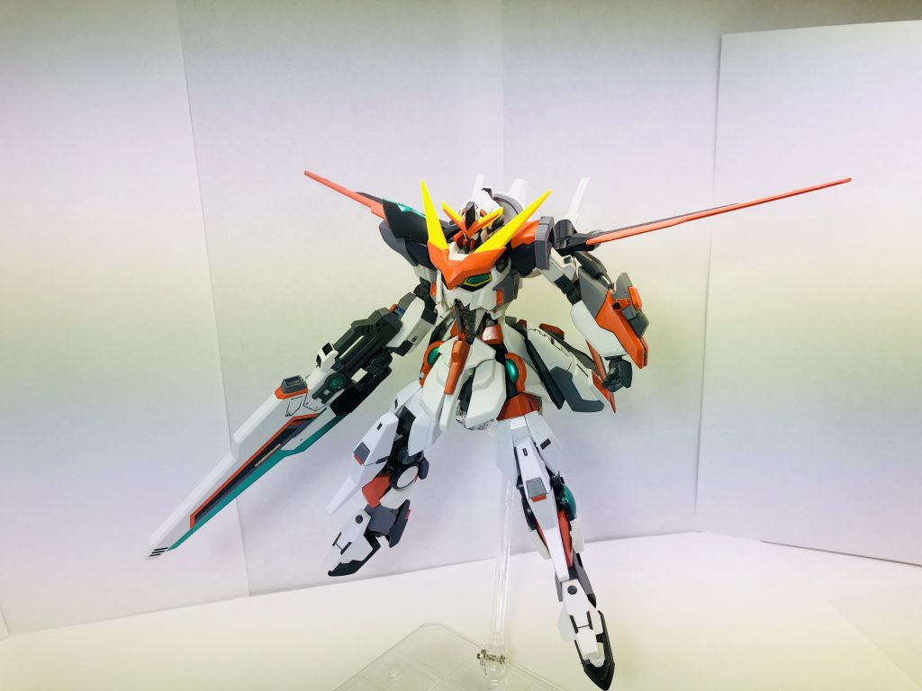 胴体からサイド、リアアーマーまでが繋がってる感じや全体的な体型はROBOT魂ファルゲンを参考にしています。