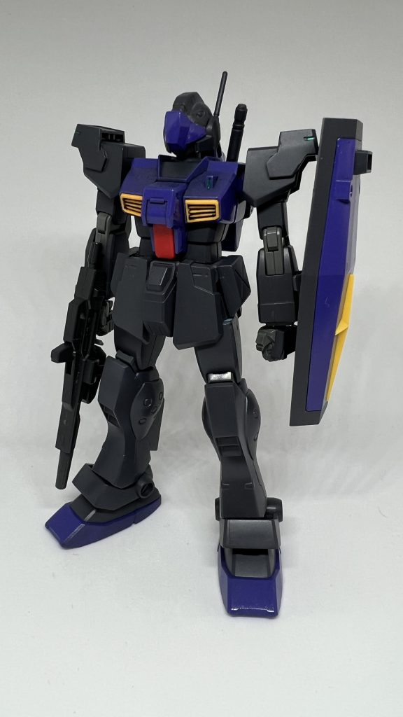 フロントジャンクから拾って組み合わせ頭はジム3とジェガンの額の組み合わせ体はヘイズルにジム3のバックパックOガンダムの肩に何かのジャンク+EZ-SRの腕EZ-SRの腰にサイドがジムスナ2足はまんまジムスナ2となっています