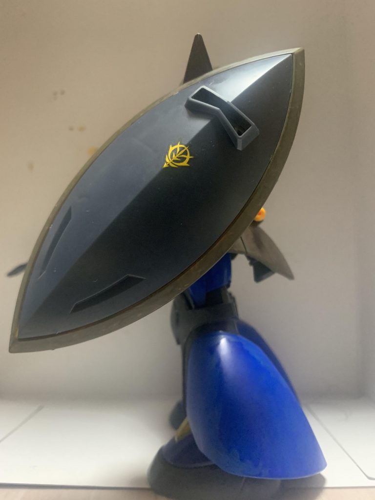 シールドがよく見える左サイドからになります。