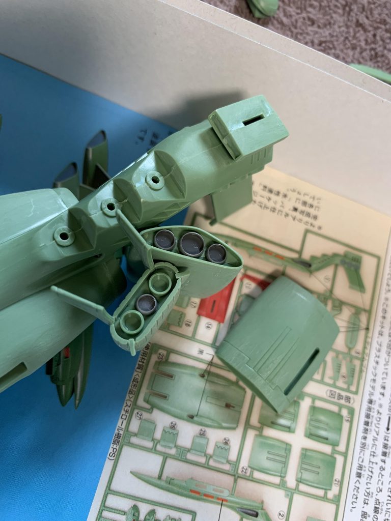 ぱち組はいろいろなキットをやっていましたが、仕事が大変で塗装するほどの気力はなく、2022年7月にムサイ再開。今夏全塗装完成を誓う。パーツはWAVEとコトブキヤのバーニアを追加。