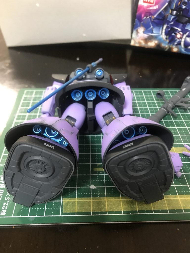 メタリックシルバーにクリアブルーを塗装して金属焼けに挑戦してました。このキットはいろいろ新しいことに挑戦して勉強させていただきました。